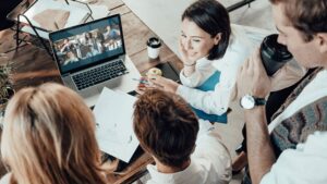 Boost Learner Wellbeing: 3 Ways to Apply Bell Hooks’ Engaged Pedagogy in Digital Contexts